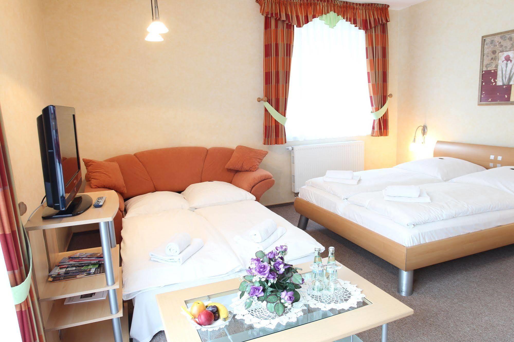 Hotel Wittorf Ноймюнстер Екстер'єр фото